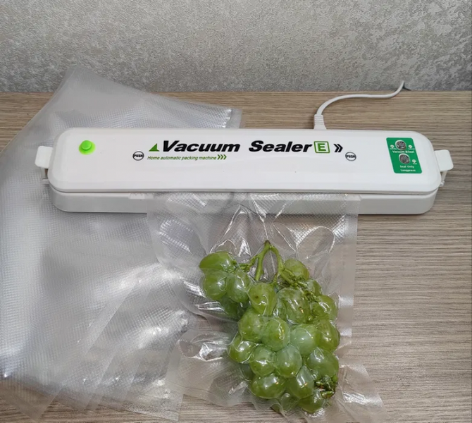 Домашній вакуумний пакувальник їжі Vacuum SeaIer-E.+ рулон 25х500см Вакууматор автоматичний для продуктів Vacuum Sealer-E. 654AND128 фото