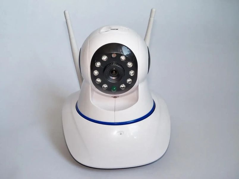 Поворотная Wi-fi IP камера видеонаблюдения в квартире офисе на складе или частном доме 1535 фото